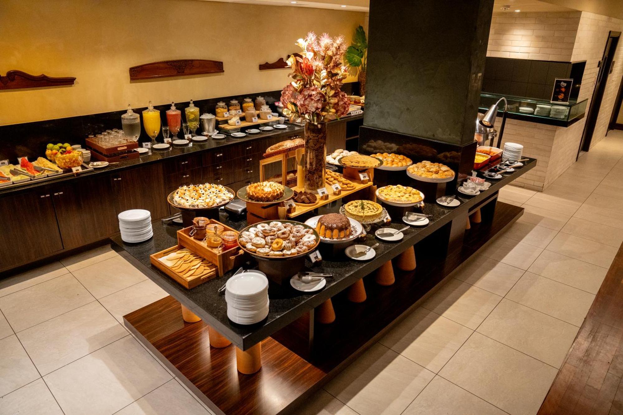 Hotel Luzeiros ريسيفي المظهر الخارجي الصورة A buffet at a hotel