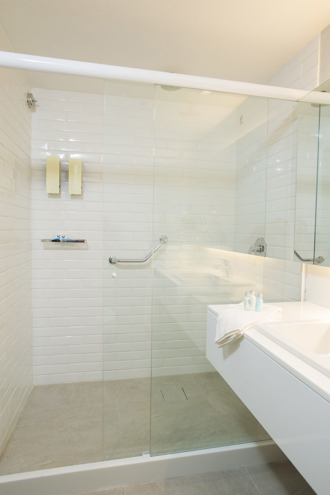 Hotel Luzeiros ريسيفي المظهر الخارجي الصورة A shower with a grab rail