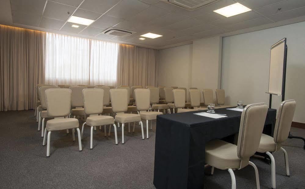 Hotel Luzeiros ريسيفي المظهر الخارجي الصورة Meeting room